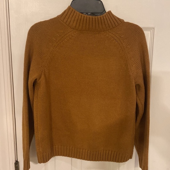 Beautiful brown Copper key sweater - Picture 3 of 5